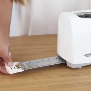 Torradeira com 3 funções e base para recolha de migalhas.