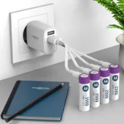 A embalagem de pilhas recarregáveis AA da Ansmann contém um cabo USB-C que permite carregar simultaneamente as quatro pilhas