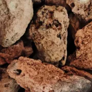 Conjunto de pequenas pedras de lava vulcânica para grelhadores e aquecedores