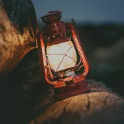 Iluminante de candeeiros e lamparinas a óleo