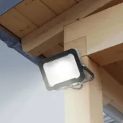 Projetor LED com IP54 ideal para uso exterior