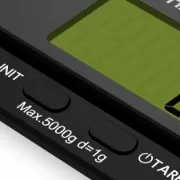 Balança com superfície em vidro temperado e painel de controlo digital