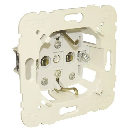 Tomada schuko compatível com diferentes séries e acabamentos da marca EFAPEL, podendo ser aplicada encastrada ou de forma saliente