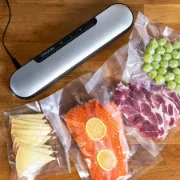 Embala a vácuo alimentos húmidos e secos com a máquina de embalar da Cecotec