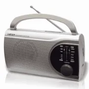 Rádio Haeger Surround AM-FM preto com antena telescópica.