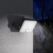 Projetor solar MODEE instalado em fachada de habitação