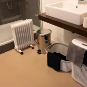 Aquecedor a óleo com 4 rodas para melhor estabilidade e transporte