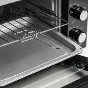 Tabuleiro, grelha e pegas incluídas no forno